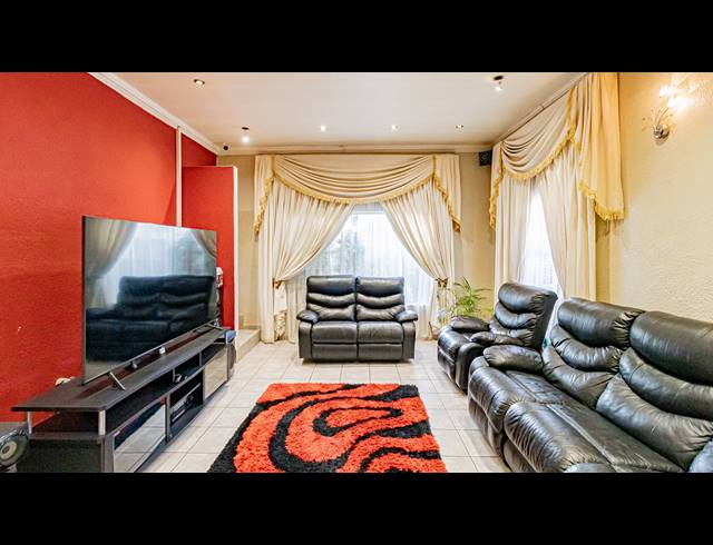 4 BEDROOM HOUSE FOR SALE IN MAYFIELD PARK